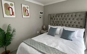Spacious Stay-In Bachelor Apartment